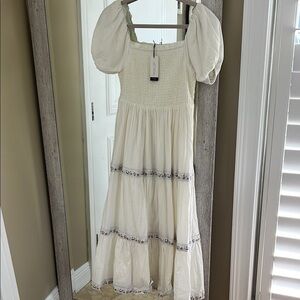 Elegant Cream Maxi Dress with Puff Sleeves